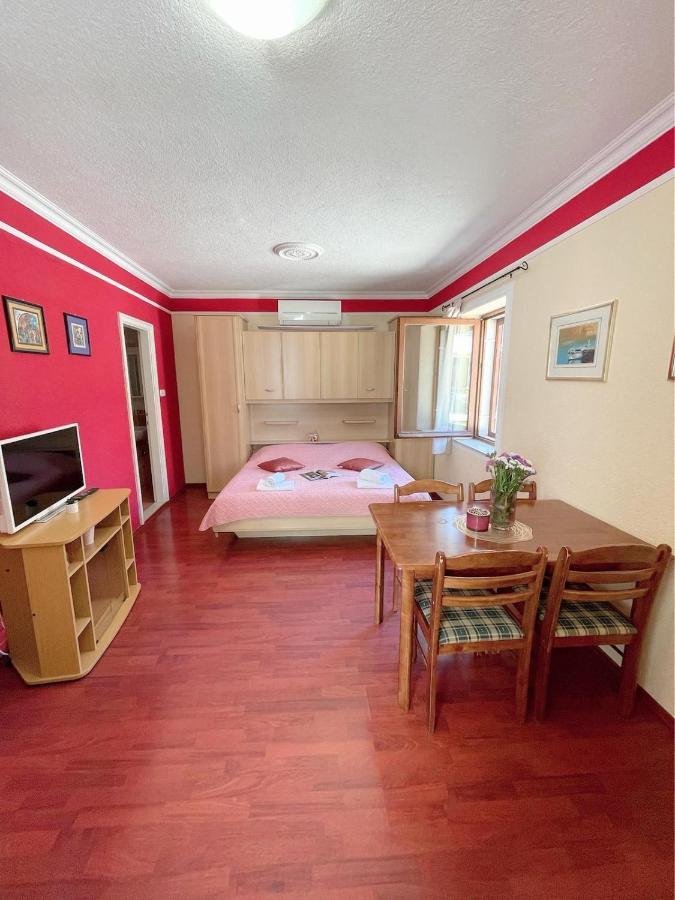 House Ivancic-Free Parking Трогир Номер фото